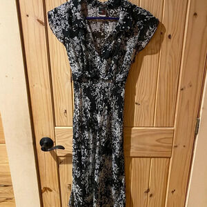 Studio Y black and white floral dress size 7